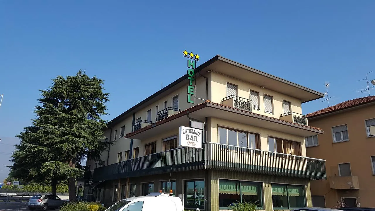 Hotel Dei Pini Medolago 3*,  Italy